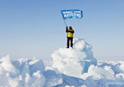 Save the Arctic Campaigners Plant Flag on Seabed Beneath North Pole