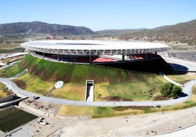 Vulkánok formáját idéző stadion Mexikóban