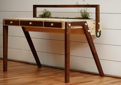 senescent-desk-2