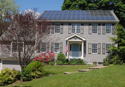 800px-Solar_panels_on_house_roof